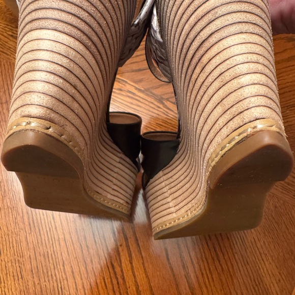 Ivanka Trump Black Wedge Sandals with Open Toe and Platform - Picture 8 of 9